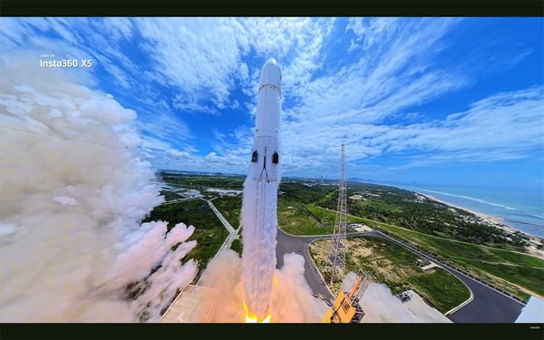 Insta360 X5 が撮るロケット